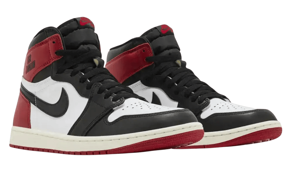 Jordan 1 Retro High 'Black Toe' — Vista 3
